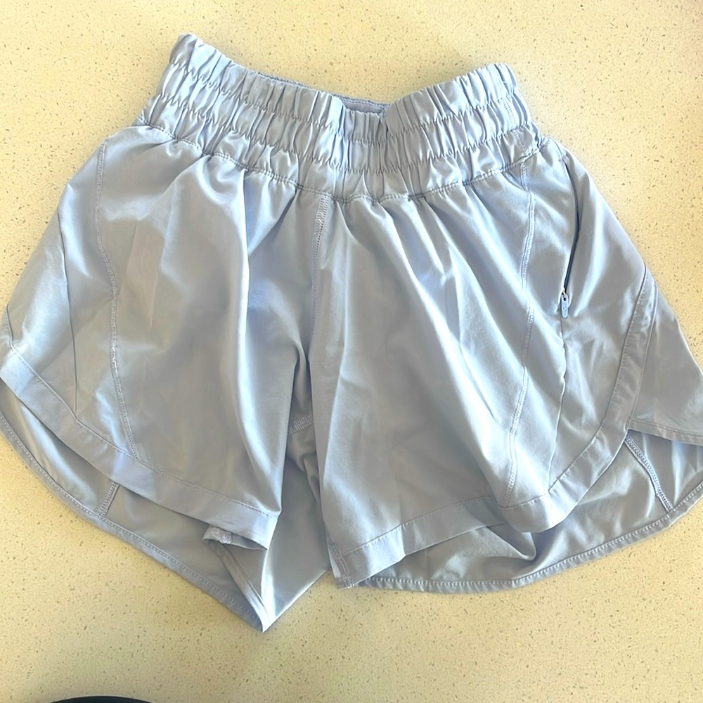 Lululemon Hotty Hot Lined 4” shorts